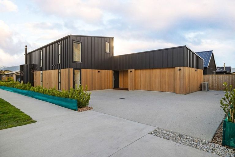 Photo of property in 69 Howden Drive, Jacks Point, 9371