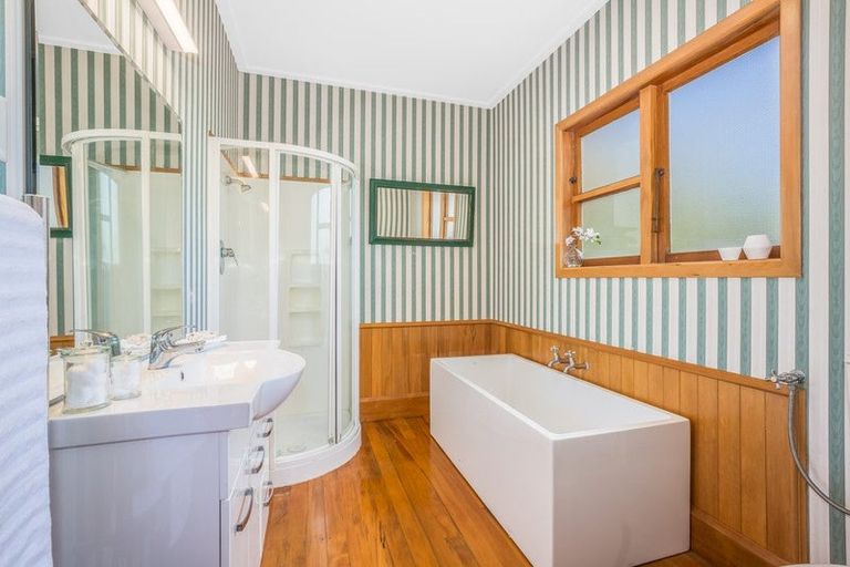 Photo of property in 49 Oroua Street, Eastbourne, Lower Hutt, 5013