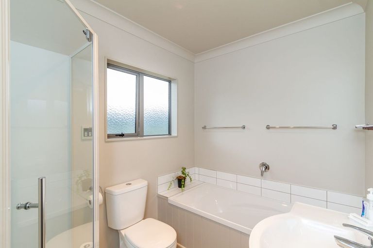 Photo of property in 32 Speldhurst Grove, Stokes Valley, Lower Hutt, 5019