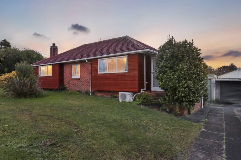 Photo of property in 22 Eastglen Road, Glen Eden, Auckland, 0602