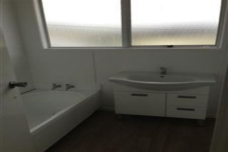 Photo of property in 11 Hyperion Drive, Randwick Park, Auckland, 2105