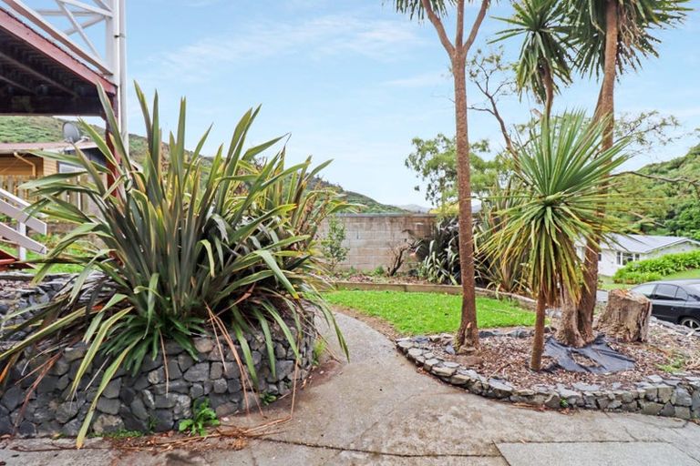 Photo of property in 17 Holmes Grove, Naenae, Lower Hutt, 5011