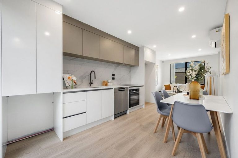 Photo of property in 25c Oteha Valley Road, Northcross, Auckland, 0632