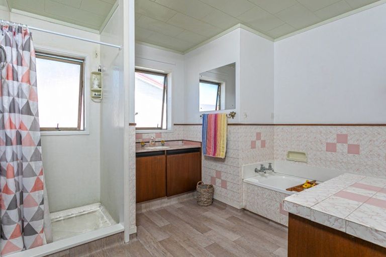 Photo of property in 107 Titiro Place, Onemana, Whangamata, 3691