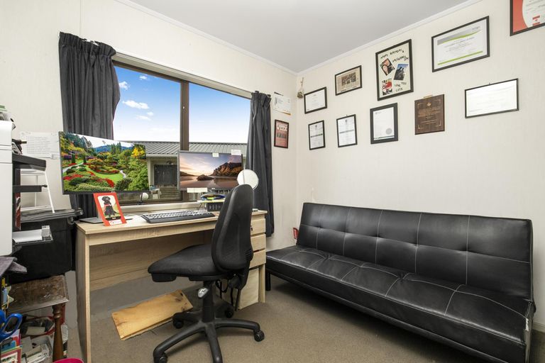 Photo of property in 12 Tilbrook Place, Papakura, 2110