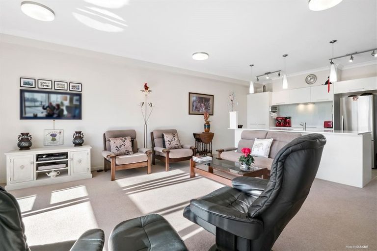 Photo of property in 39 Landmark Terrace, Orewa, 0931