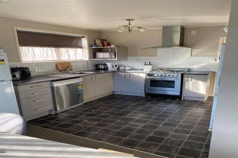 Photo of property in 25 Topliss Drive, Northcross, Auckland, 0632