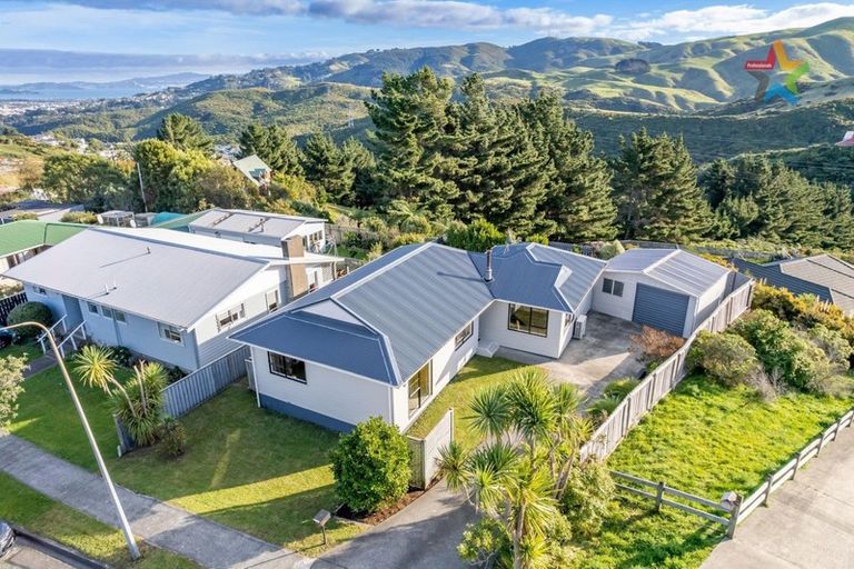 Photo of property in 27 Kaitangata Crescent, Kelson, Lower Hutt, 5010