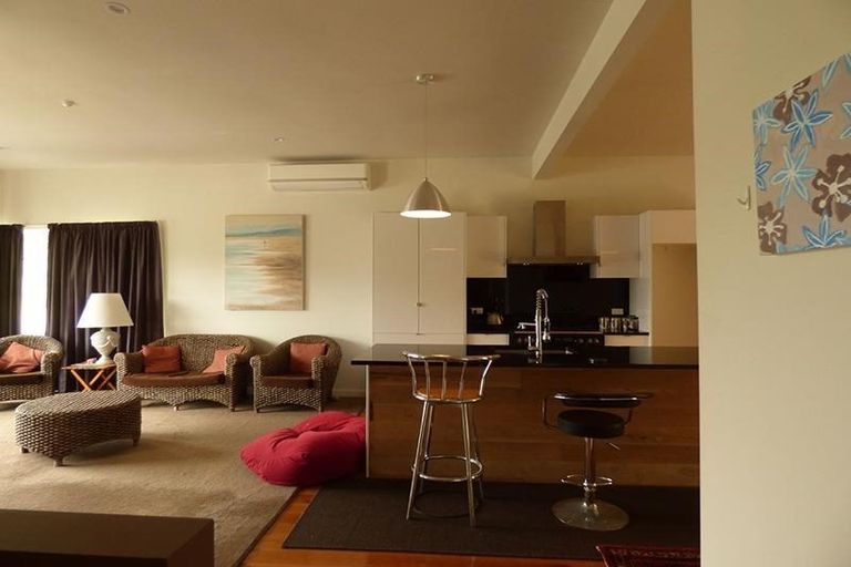 Photo of property in 12 Seabreeze Road, Narrow Neck, Auckland, 0624