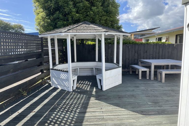 Photo of property in 90 Edgecumbe Road, Tauranga, 3110
