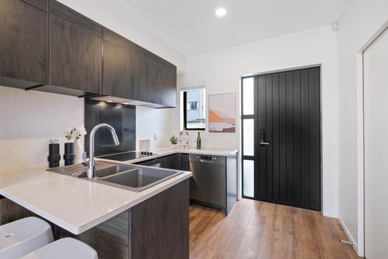 Photo of property in 7 Waru Lane, Te Atatu Peninsula, Auckland, 0610