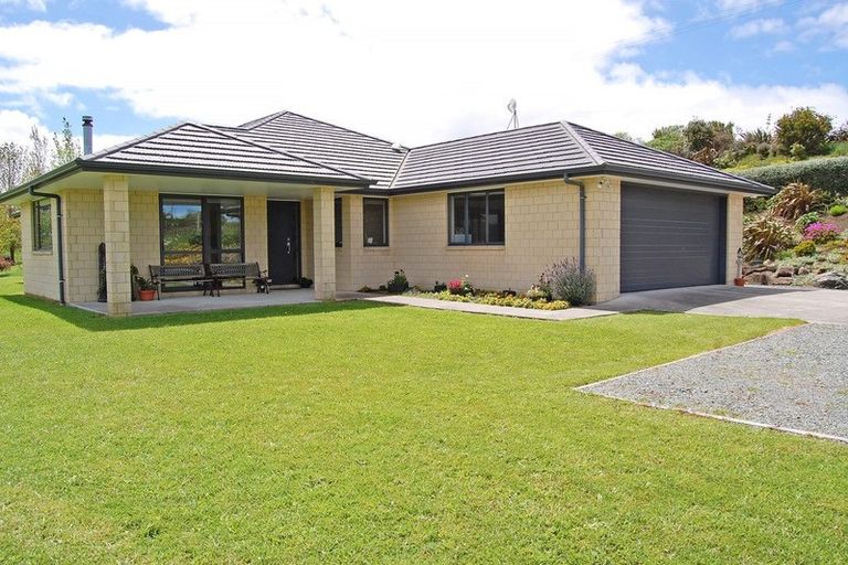 Photo of property in 924 Oneriri Road, Kaiwaka, 0573