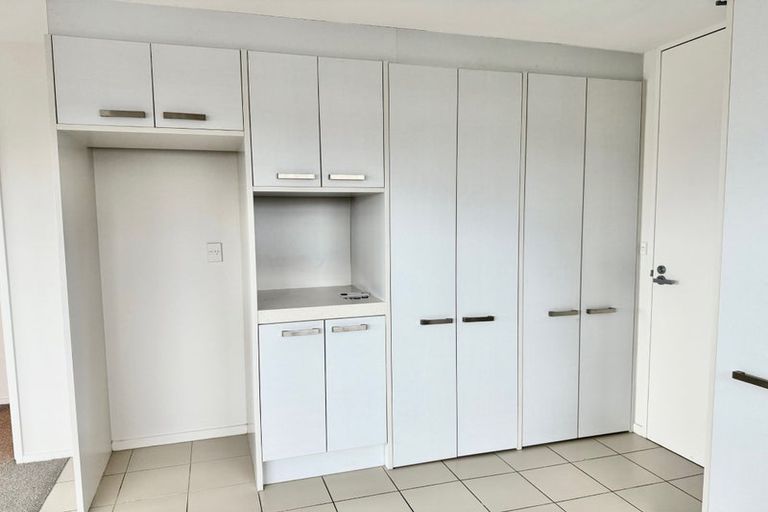 Photo of property in Bella Vista, 2d/84 Gunner Drive, Te Atatu Peninsula, Auckland, 0610