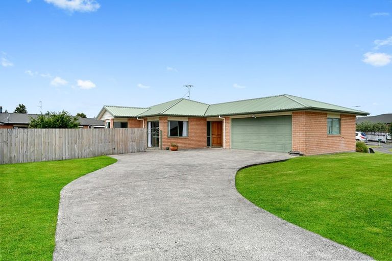Photo of property in 15 Kittyhawk Place, Melville, Hamilton, 3206