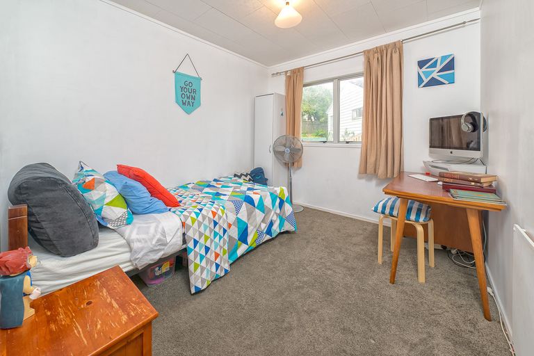 Photo of property in 52 Peverill Crescent, Papatoetoe, Auckland, 2025