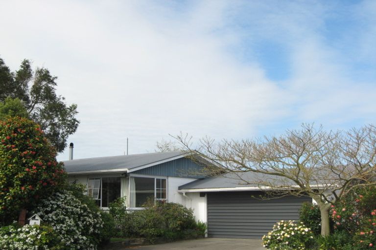 Photo of property in 8 Aztec Place, Redwood, Christchurch, 8051
