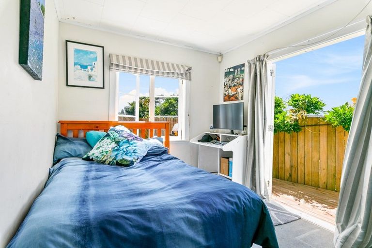 Photo of property in 57 Lynwood Road, New Lynn, Auckland, 0600
