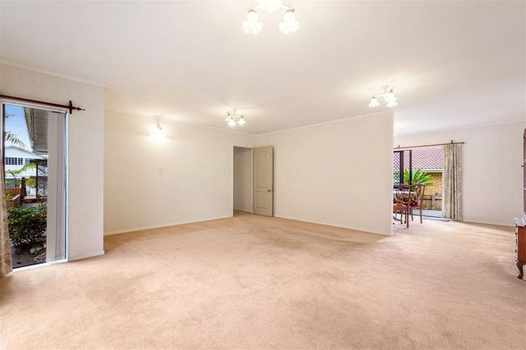 Photo of property in 31 Petrel Place, Massey, Auckland, 0614