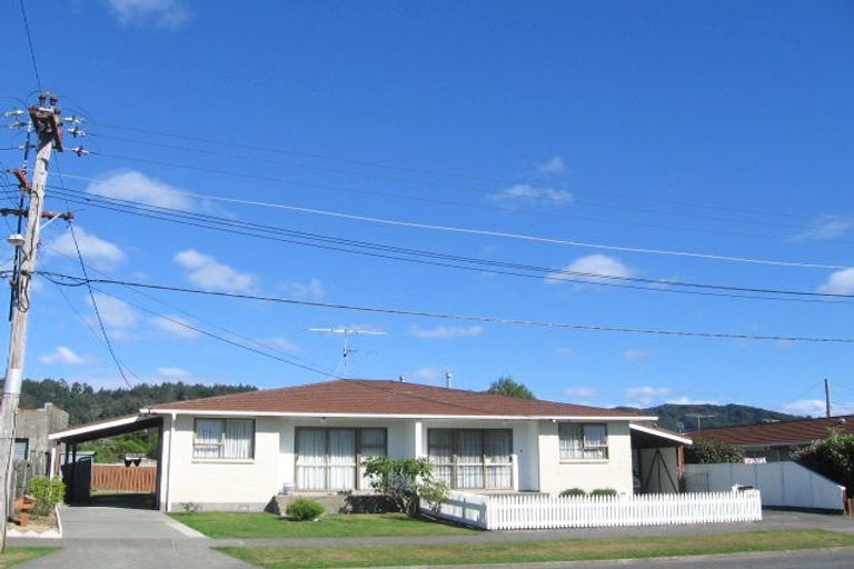 Photo of property in 2/50 Kowhai Avenue, Ebdentown, Upper Hutt, 5018