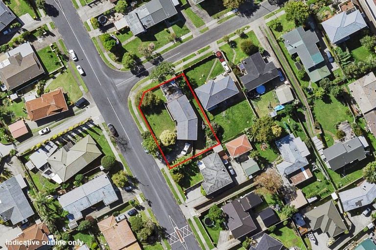 Photo of property in 2 Cheam Place, Pakuranga Heights, Auckland, 2010