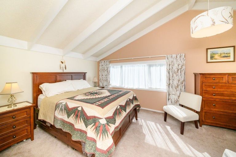 Photo of property in 12 Truscott Grove, Awapuni, Palmerston North, 4412