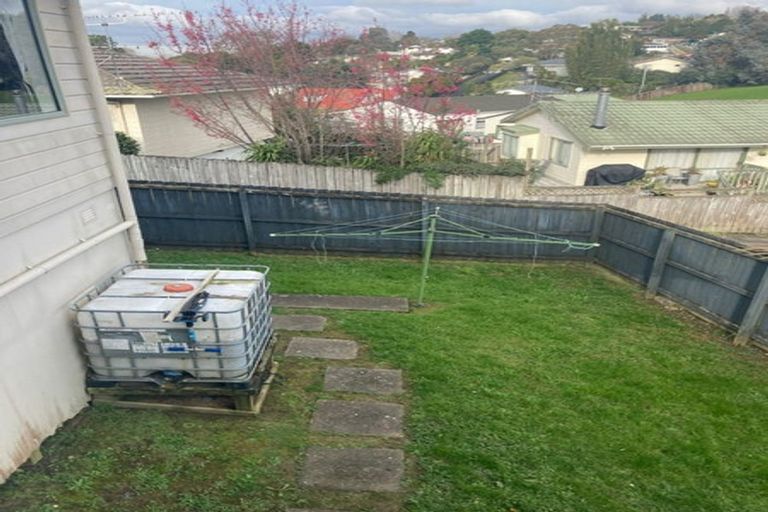 Photo of property in 15 Loughanure Place, Massey, Auckland, 0614