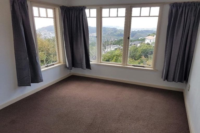 Photo of property in 50 Connaught Terrace, Brooklyn, Wellington, 6021