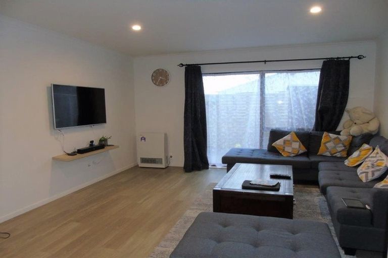 Photo of property in 19/9 Surrey Street, Tawa, Wellington, 5028