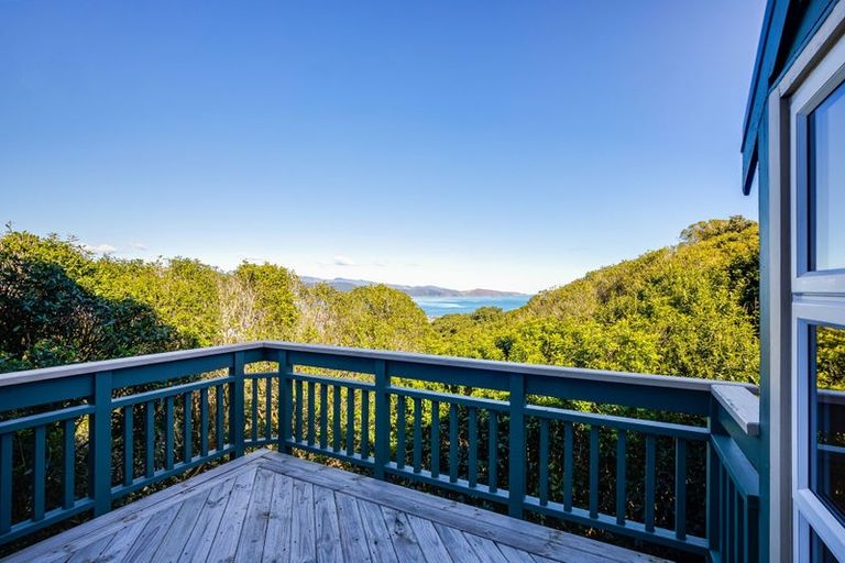 Photo of property in 1 Maple Grove, Maungaraki, Lower Hutt, 5010