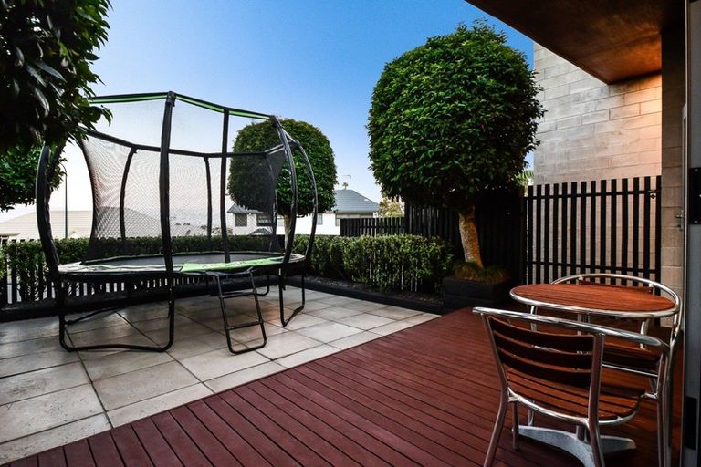 Photo of property in 28 Highgrove Drive, Grandview Heights, Hamilton, 3200