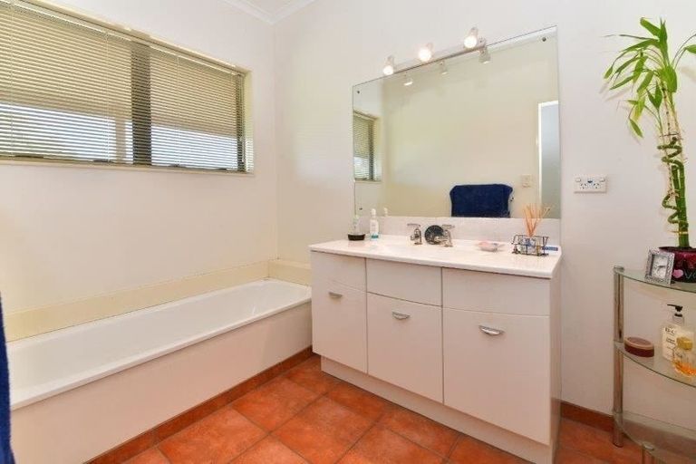 Photo of property in 744 Peak Road, Helensville, 0875