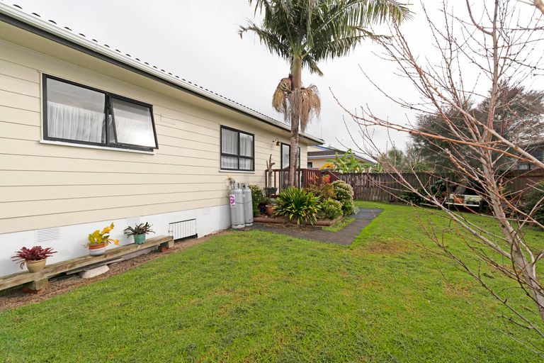Photo of property in 2/1 Silverstone Place, Henderson, Auckland, 0612