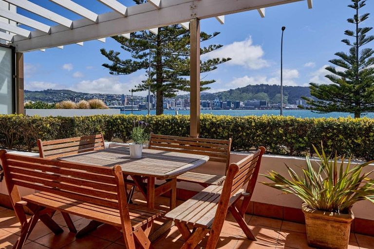 Photo of property in 1/326 Oriental Parade, Oriental Bay, Wellington, 6011