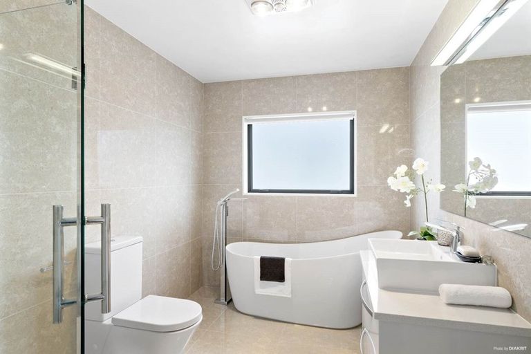 Photo of property in 10 Ascension Crescent, Orewa, 0931