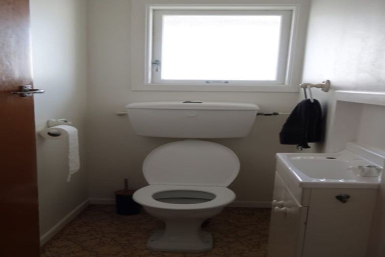 Photo of property in 70 Northland Road, Northland, Wellington, 6012