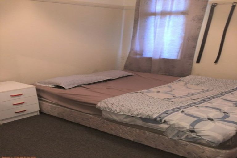 Photo of property in Devonport Apartments, 18/127 Saint Aubyn Street, New Plymouth, 4310