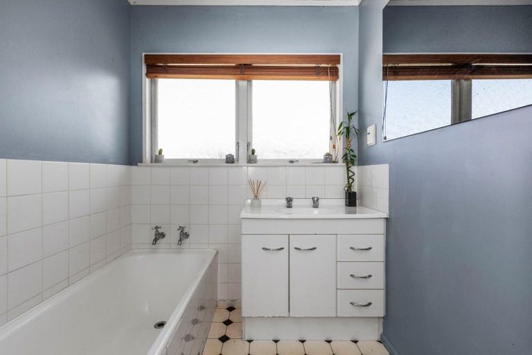 Photo of property in 14 Gipps Place, Tamatea, Napier, 4112