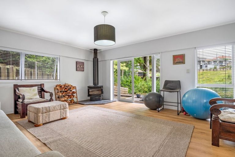 Photo of property in 13 Hartles Place, Mellons Bay, Auckland, 2014