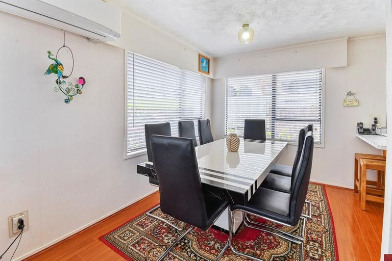 Photo of property in 11 Melia Grove, Goodwood Heights, Auckland, 2105