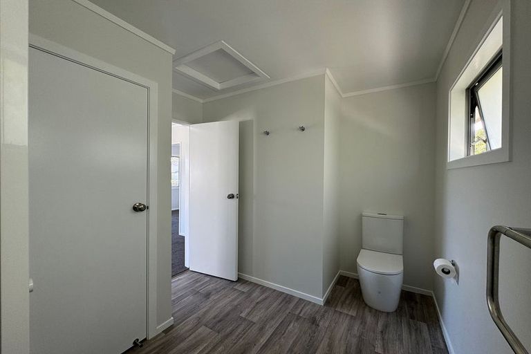 Photo of property in 8 Chetwode Grove, Newlands, Wellington, 6037