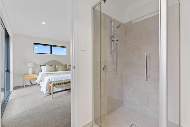 Photo of property in 2 Manatika Road, Karaka, Papakura, 2124