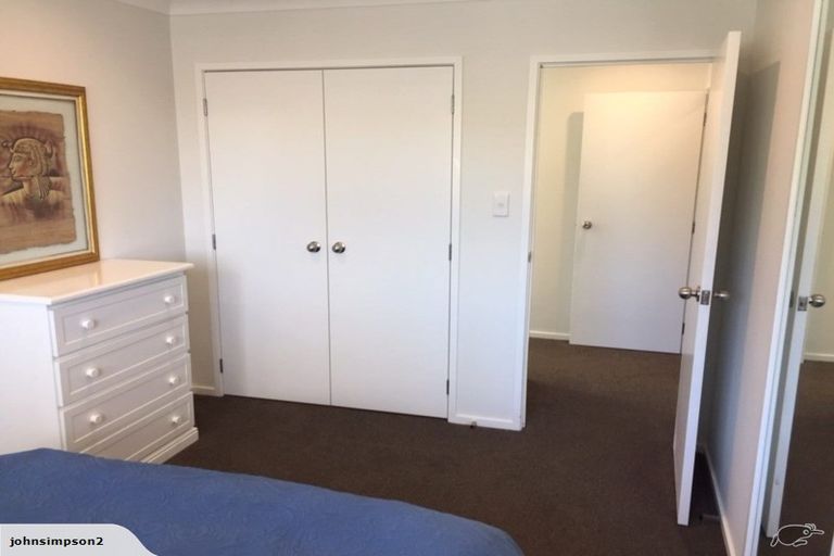 Photo of property in 5 Nottingham Place, Northcross, Auckland, 0630