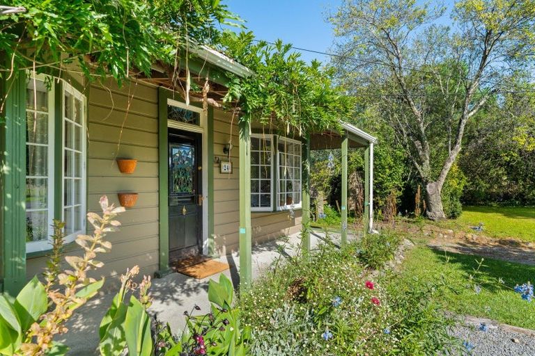 Photo of property in 24 Papawai Road, Greytown, 5712