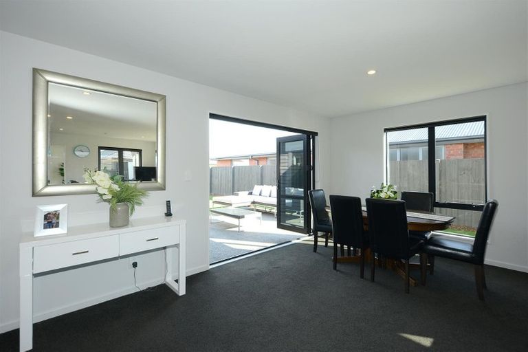 Photo of property in 24 Davaar Crescent, Broomfield, Christchurch, 8042