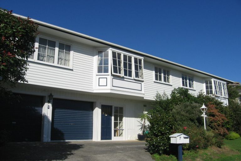 Photo of property in 7 Spicer Place, Tawa, Wellington, 5028