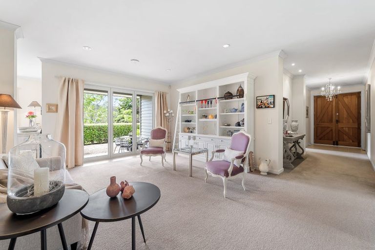 Photo of property in 35 Hobbs Road, Matakatia, Whangaparaoa, 0930