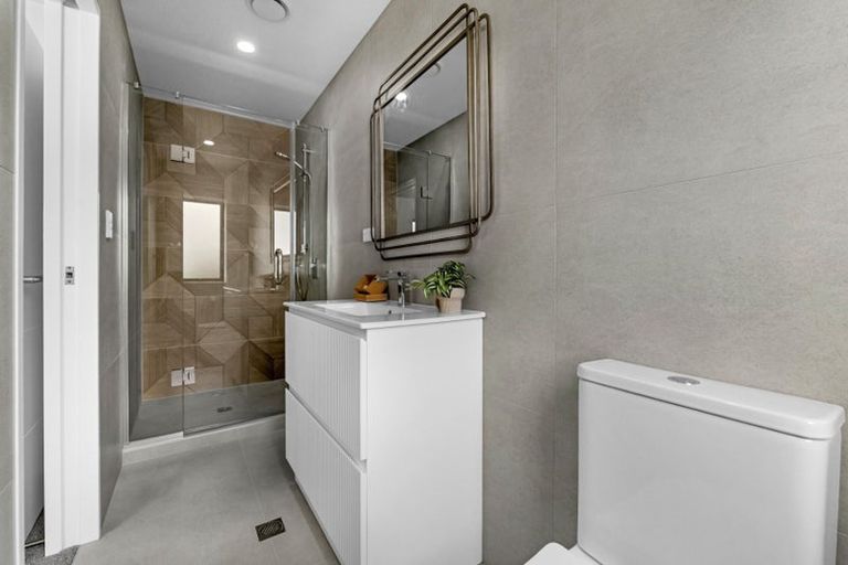 Photo of property in 8/1 Benita Place, Sunnyvale, Auckland, 0612