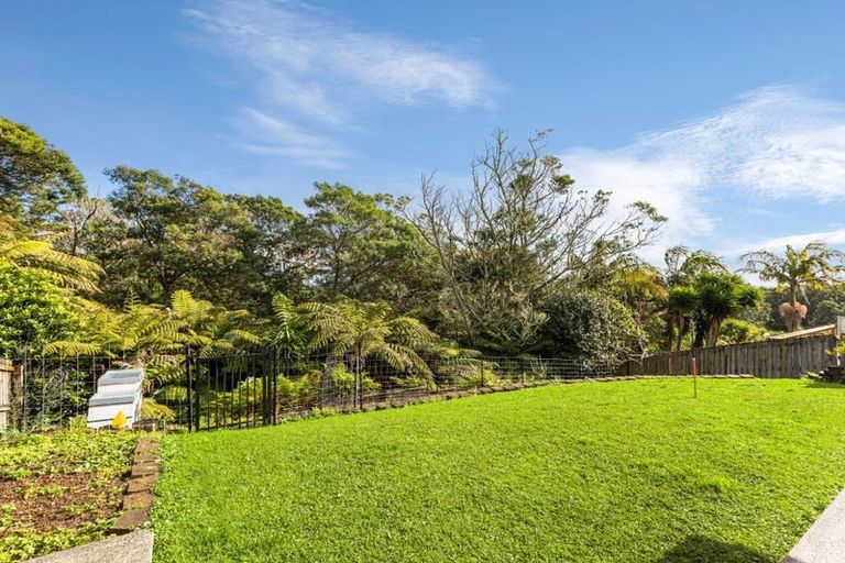 Photo of property in 31 Condor Place, Unsworth Heights, Auckland, 0632