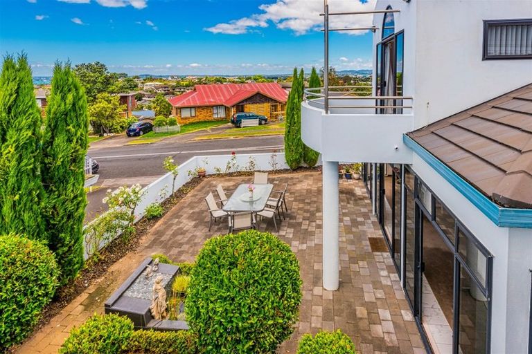 Photo of property in 2/38 Luckens Road, West Harbour, Auckland, 0618