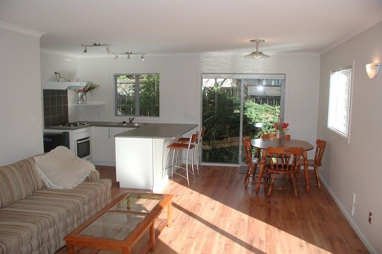 Photo of property in 662 Beach Road, Browns Bay, Auckland, 0630